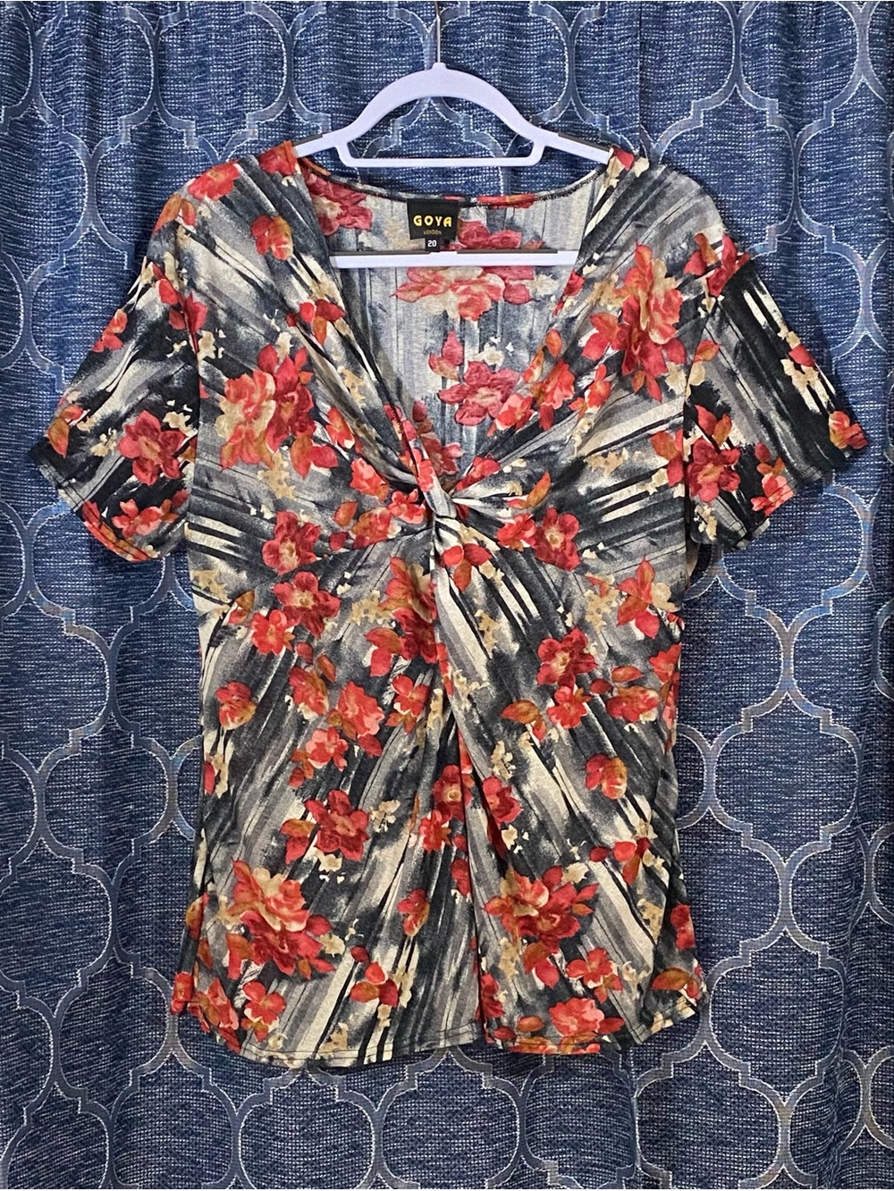 Goya Floral Twist-Front Short Sleeve Tee in Red and Black